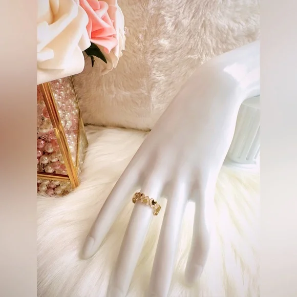 Heart Ring. 💛 Real 18 Karat(18k) Solid Gold Jewelry - Picture 2 of 9
